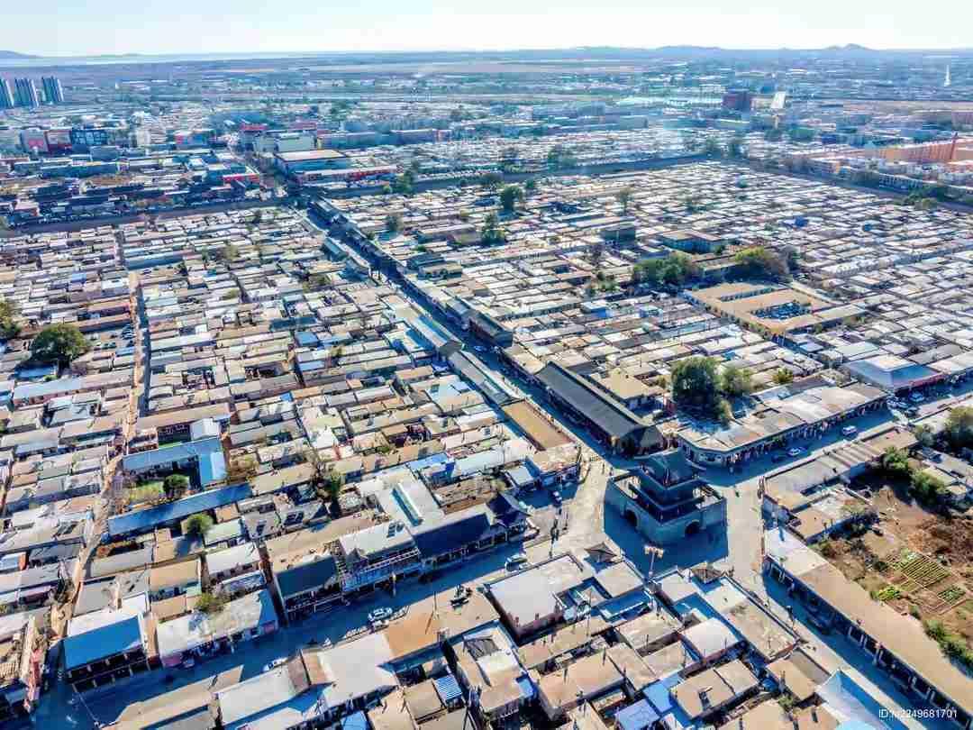 我的今日状态：💪🏻充满干劲
我这里的天气：🍂微风，古城生辉。