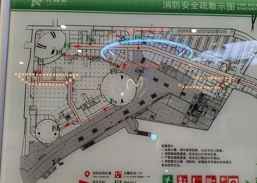 天津地铁文化中心站换乘通道
本图片在光屿城拍摄，灰色区域就是地铁，5号线与11号