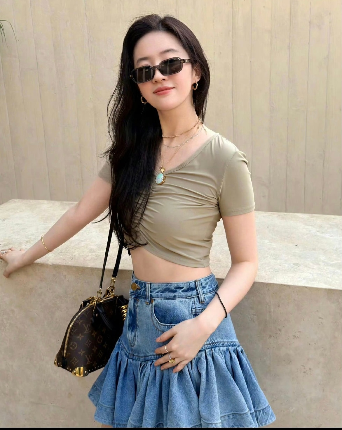 刘亦菲阿联酋素颜照我老婆旅游不带我，自己一个人嗨皮，哭唧唧