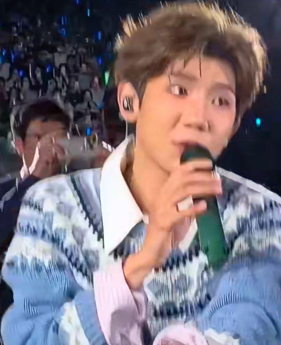 隔着屏幕都觉得现场的气氛很好， 现场观众太幸福了 