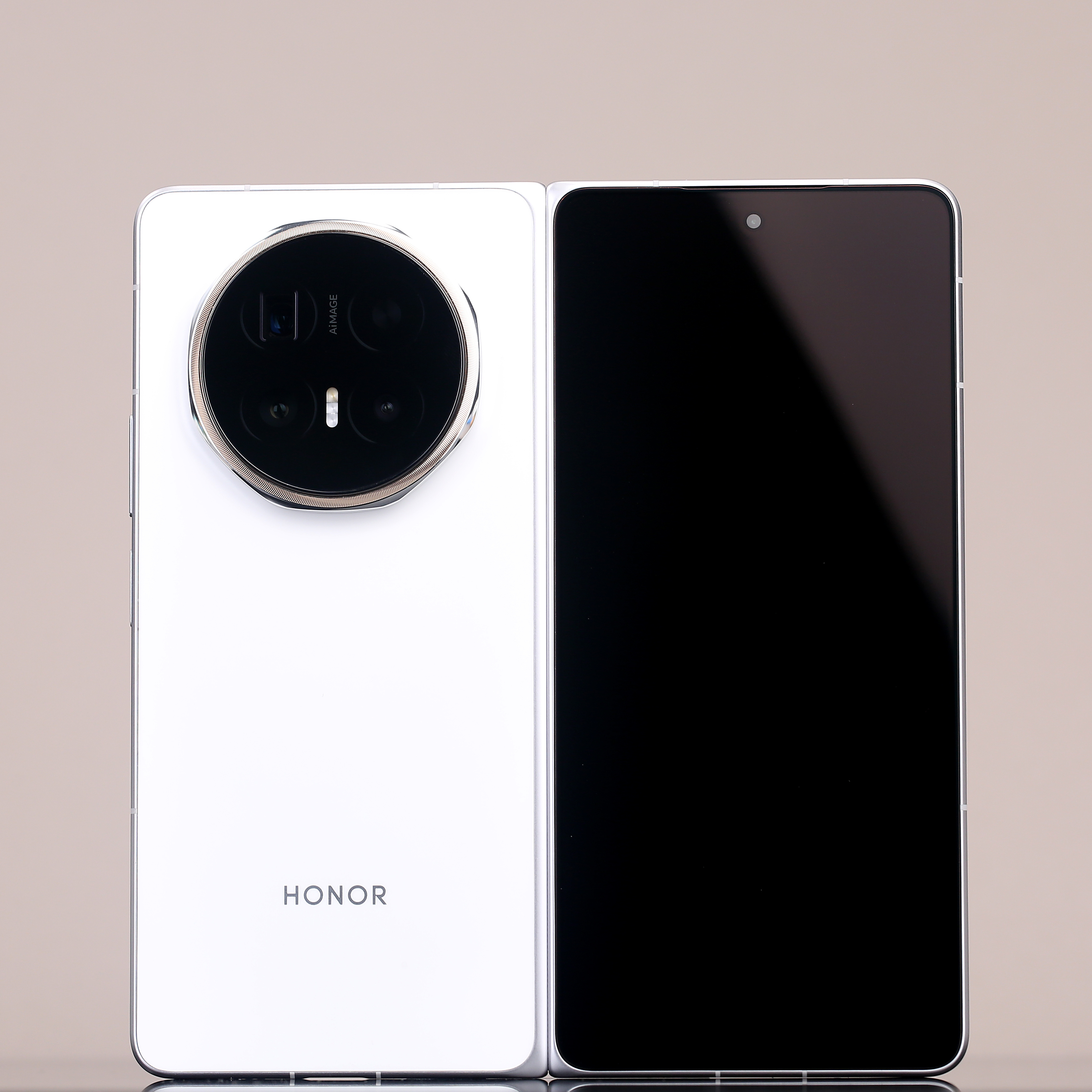 最近连上了三款玻璃 AR 膜明天上 Magic V6的，也是超级大的覆盖，见峰1