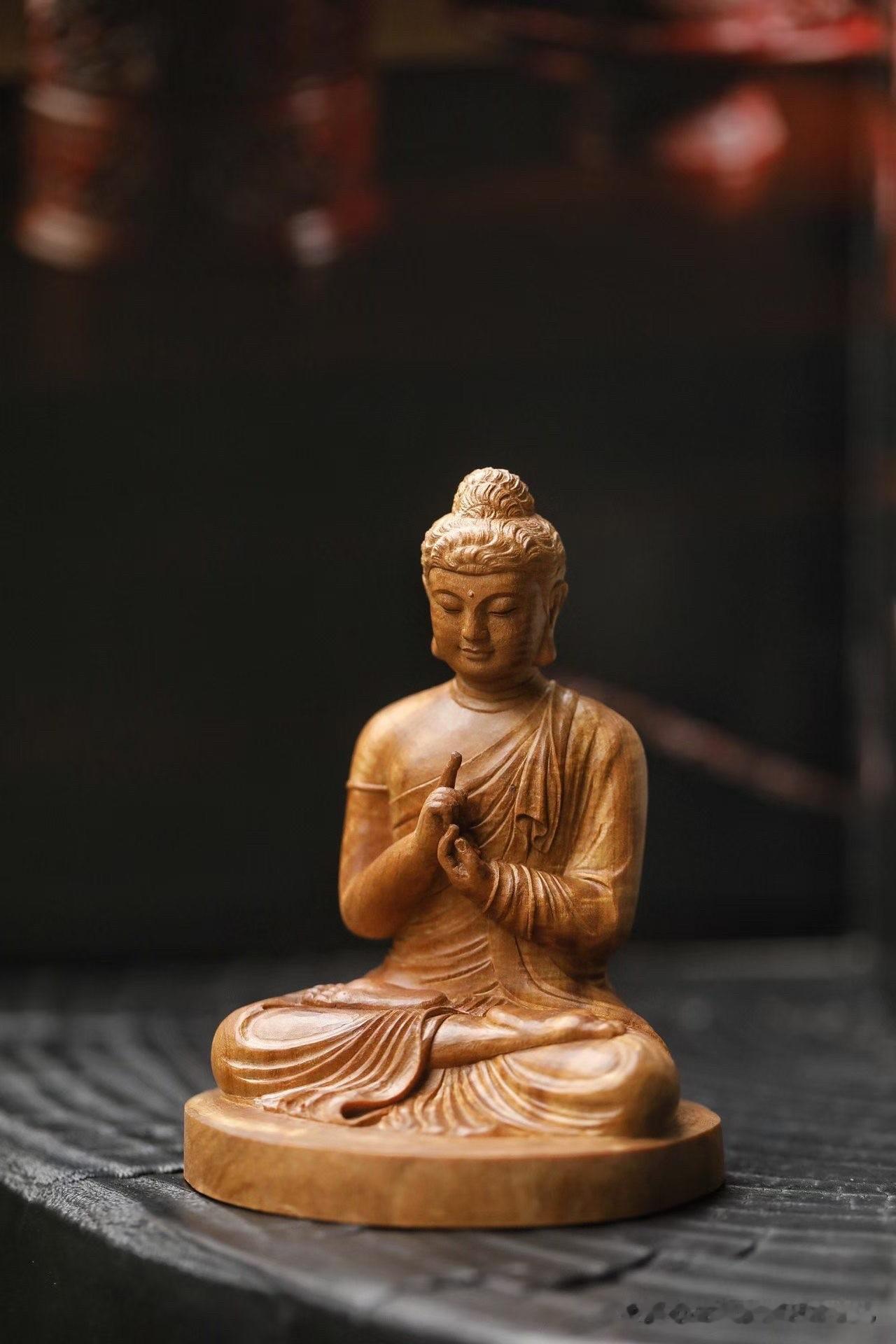 有些安静，不需要言语。

老山檀香温润含光，天然水波纹若隐若现。匠人以清刀细琢释