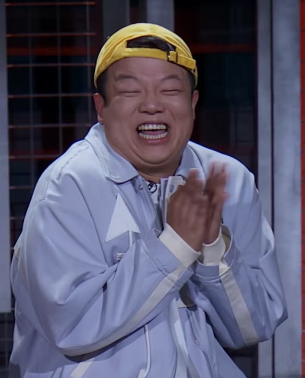 大张伟为打断哈哈曹唱歌道歉大张伟给哈哈曹道歉这段也太有梗了，综艺效果拉满，像在看