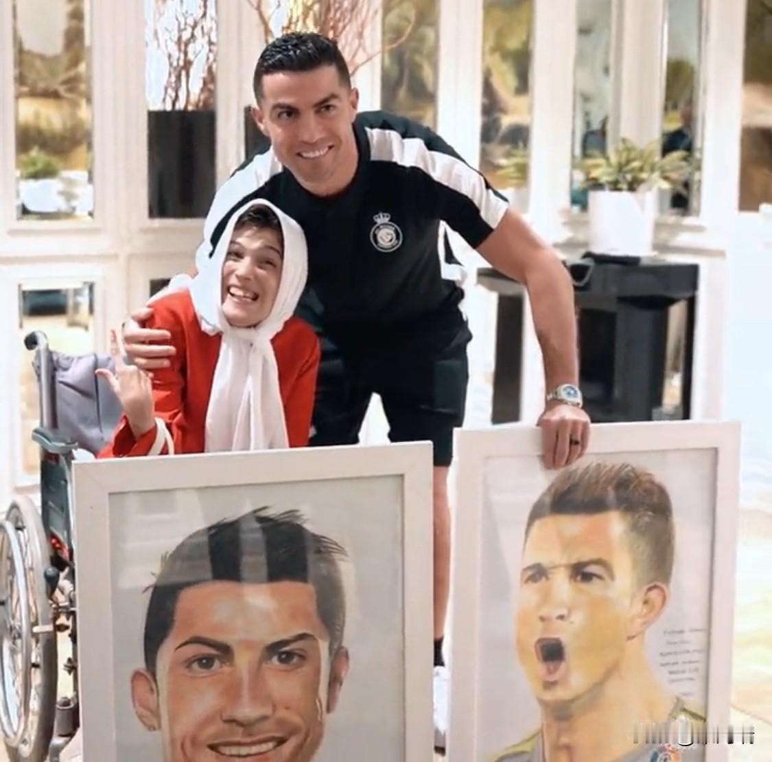 旧闻轶事：伊朗艺术家法蒂玛·哈玛米（Fatemeh）全身瘫痪，但她用双脚创作了许