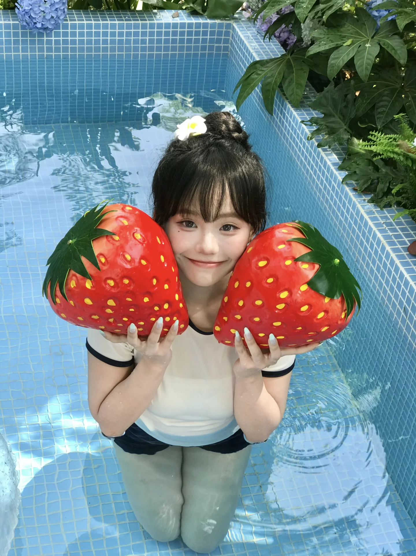 🍓要和草莓一起游泳🏊🏻‍♀️泳池还能这么拍