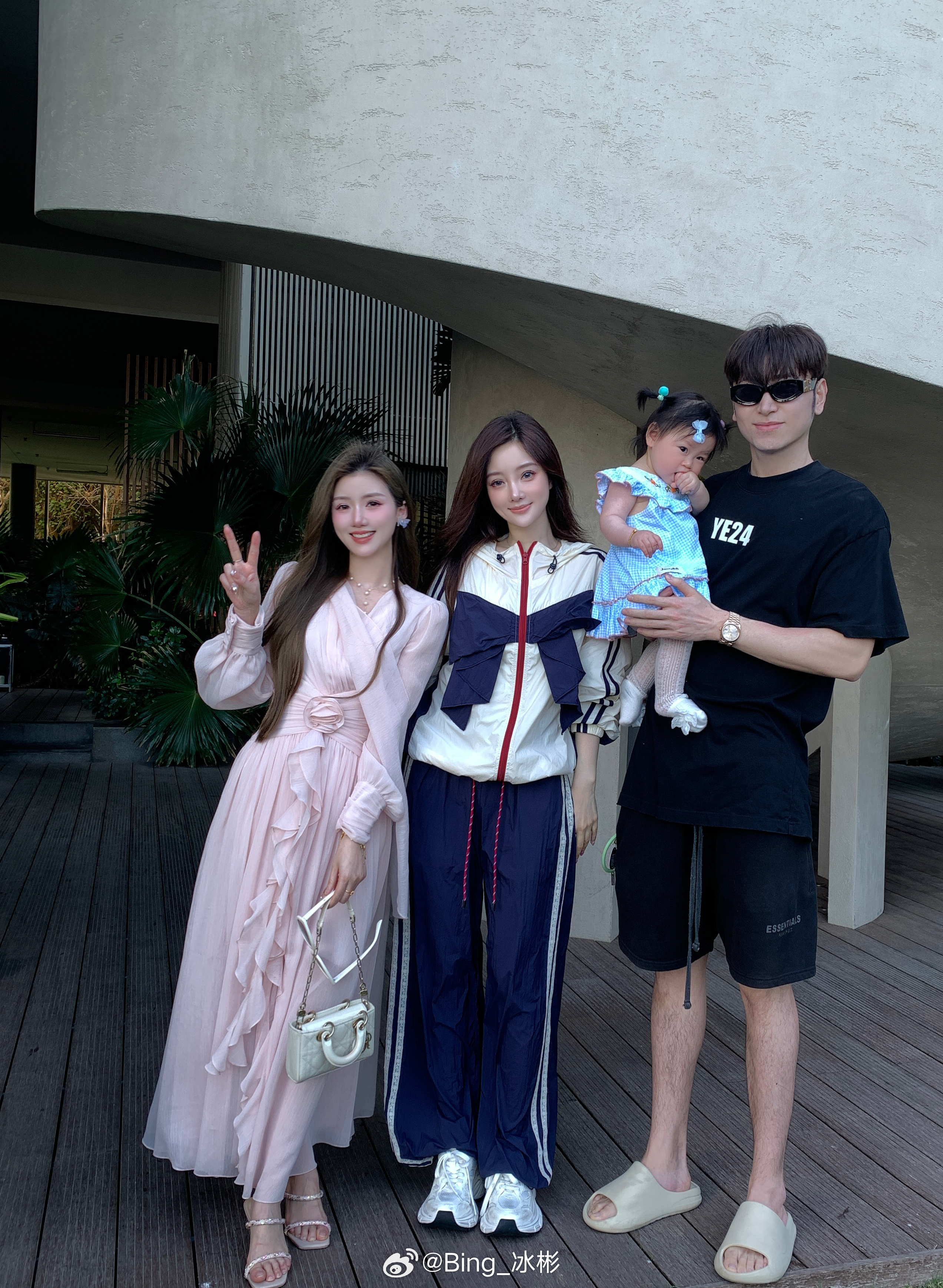 三亚偶遇李小璐了耶✌️真人好漂亮，人也超好，完全没有明星架子感觉这些明星都是吃仙