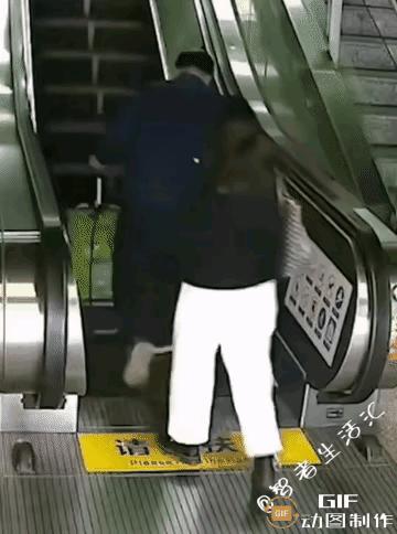 在不敢扶的当下，该女子不但勇敢的扶了，在连退七步后给老人倒下时做了人肉盾牌，避免