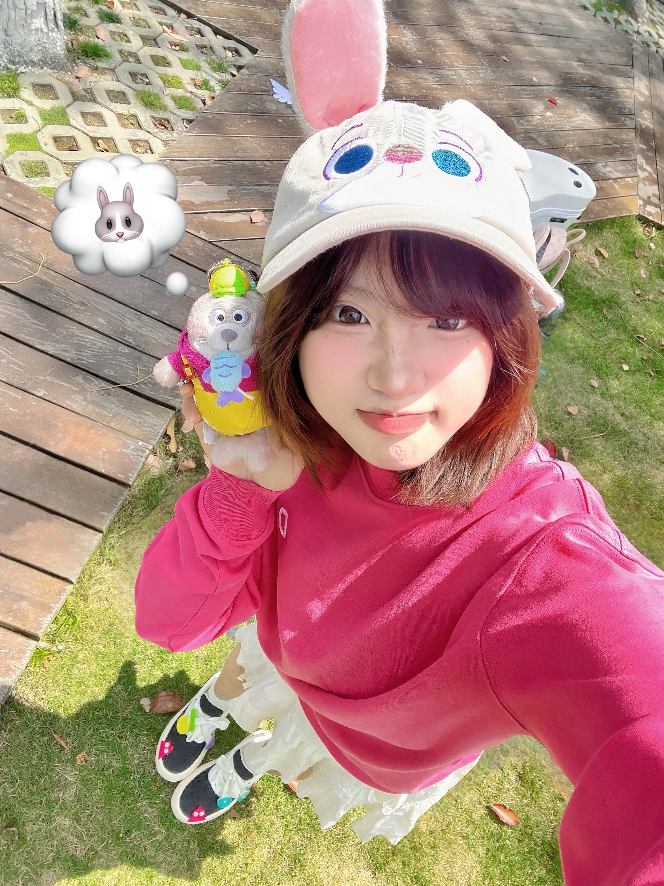 哪里来的小兔子🐰。