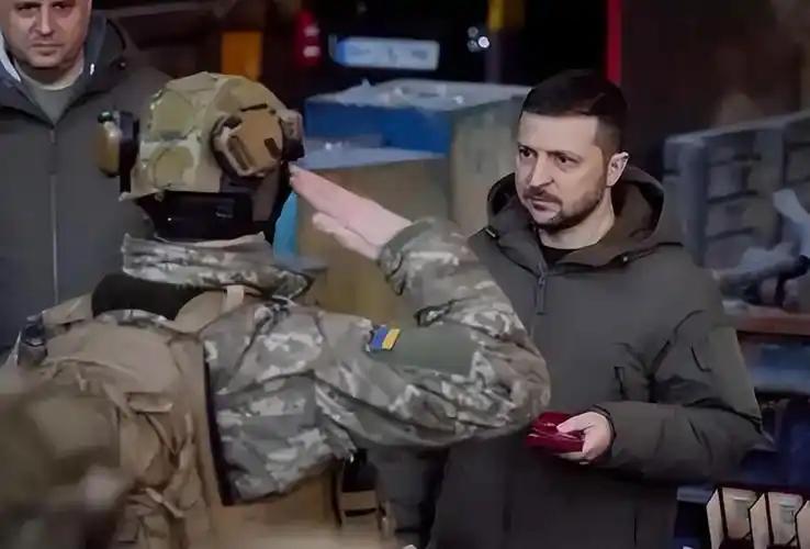 现代智能穿戴设备，成为乌克兰士兵规避兵役的特殊工具。2023 年乌克兰启动强制征