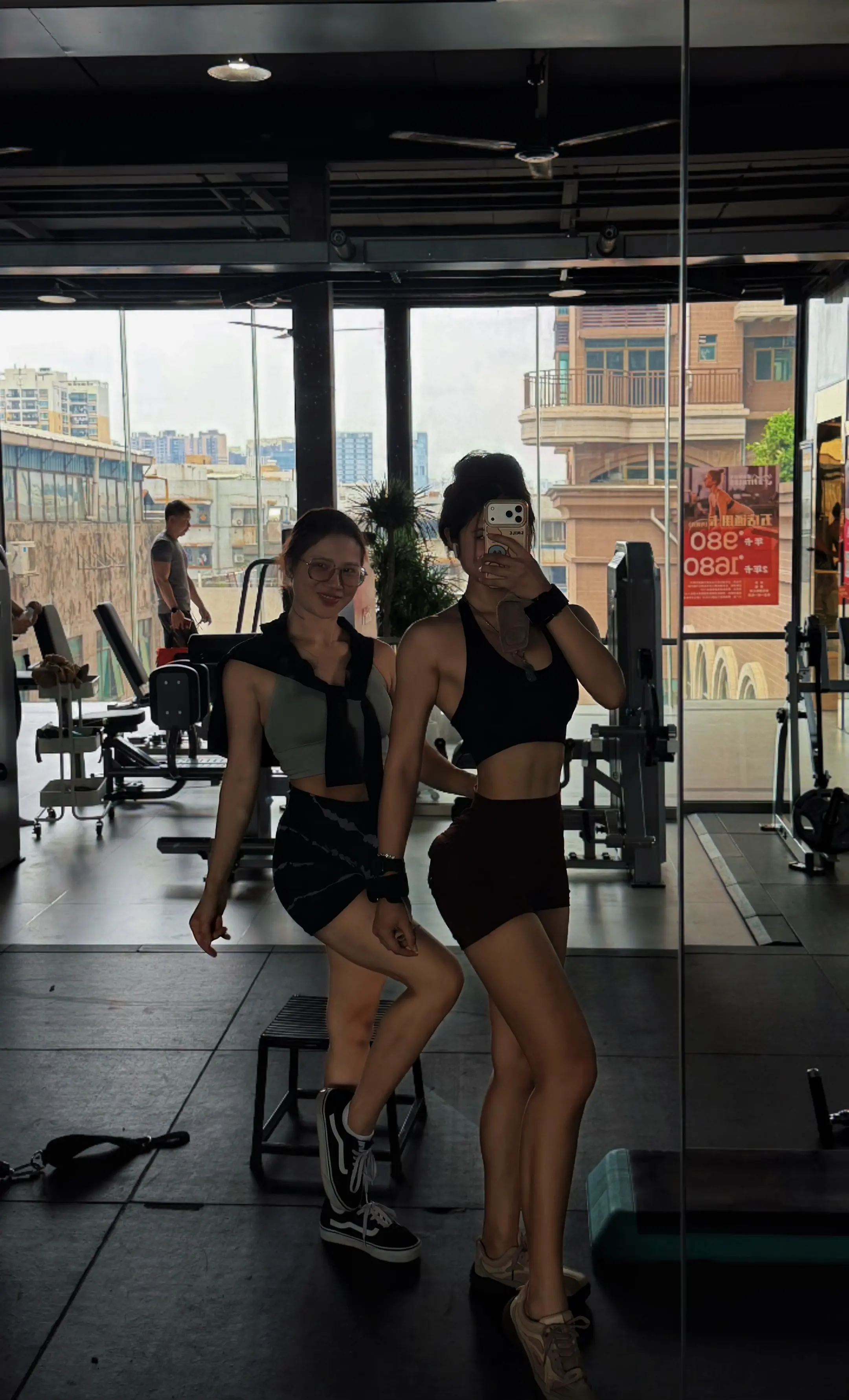 夸一下可以吗难得跟美女同框。