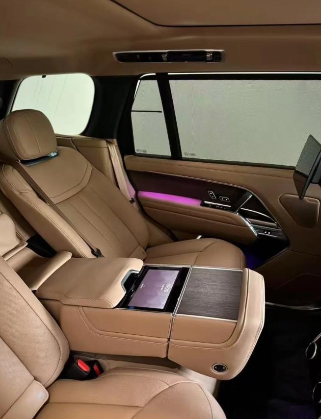 创世后排，看着很舒服，有豪华感！ ​​​