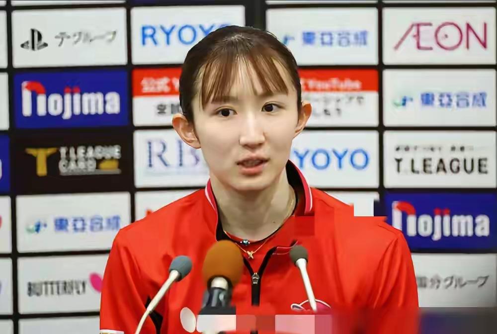 【伦敦世乒赛前的发布会，早田希娜感叹伊藤美诚平野美宇都不在队伍里了】这是 202