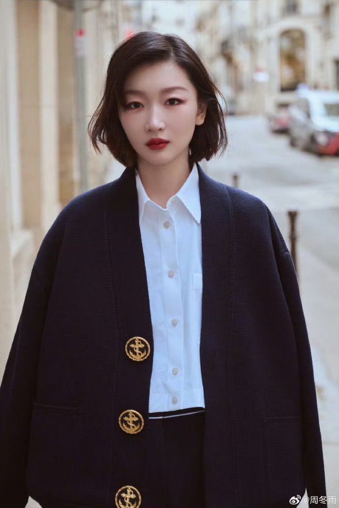 周冬雨让十年老粉吃好点周冬雨十年老粉哭了周冬雨与十年老粉暖心对话，粉丝真情流露几