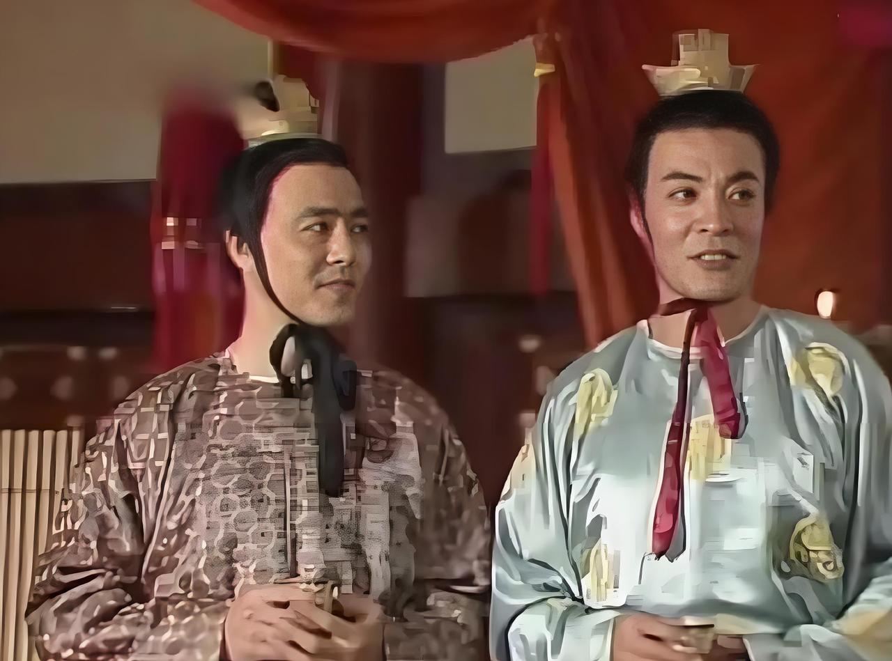李隆基登基那天，大哥李成器领着三个弟弟跪在含元殿前称贺。

礼成之后，李隆基把大