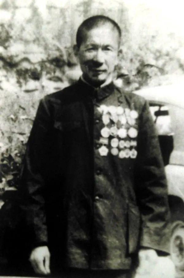 河南第一个全国劳模——刘九学，焦作煤矿上的一名矿工，却成为从河南走出的第一次全国
