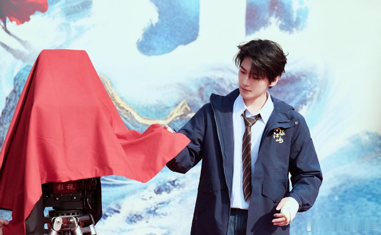 杨洋发文回应不让江山争议 这波回应主打一个温柔控场、体面到离谱！手伤报平安、护角