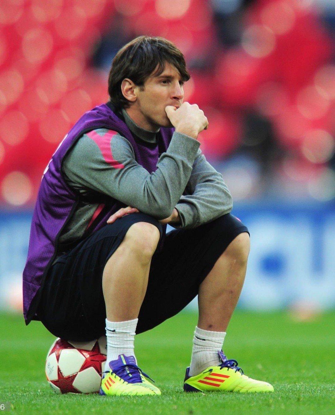 梅西PK梅西，不吃手的他，长大了，成熟了。[笑哭][笑哭]可惜的对比是我们也老了