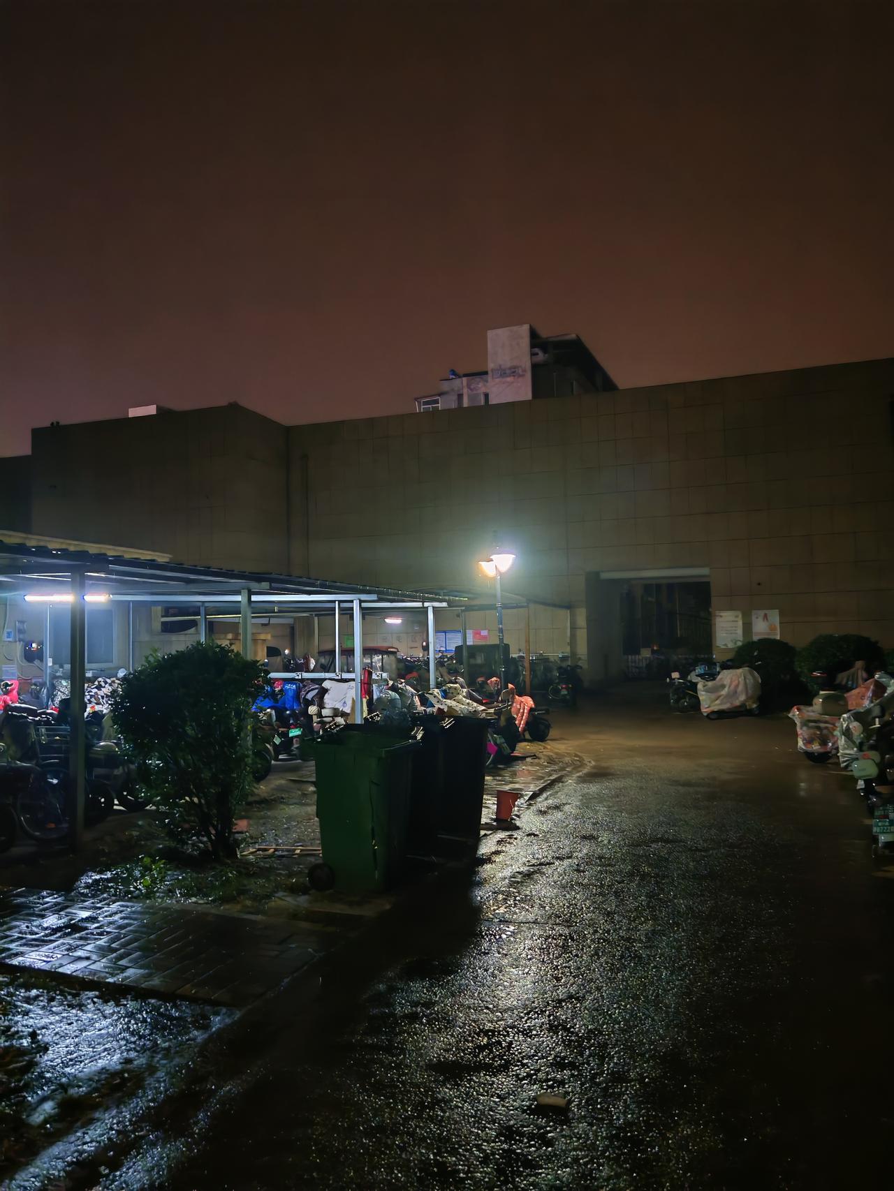 40岁的中年人犹如那曹操败走华容道，这话怎么讲呢？

失业、负债、上有老下有小、