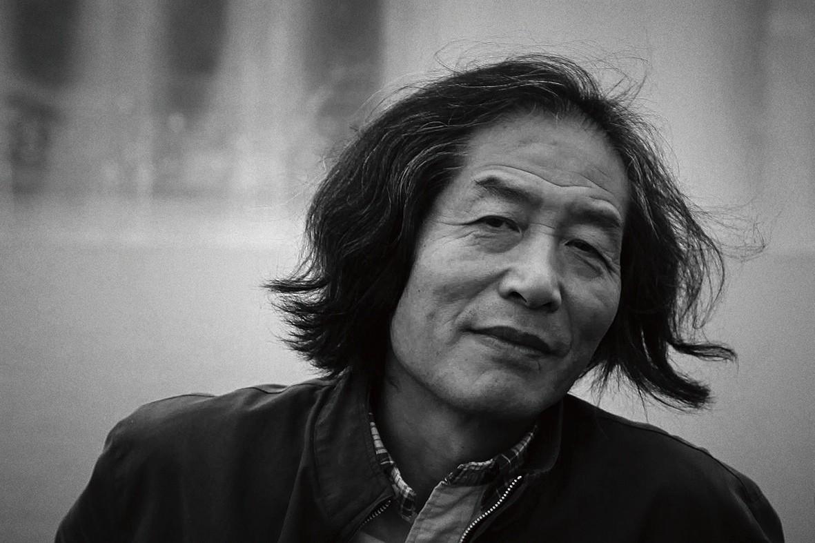 很多人只看见满纸缠绕、难以辨认的乱书，却忽略他完全写得出法度严谨、字字清晰的传统