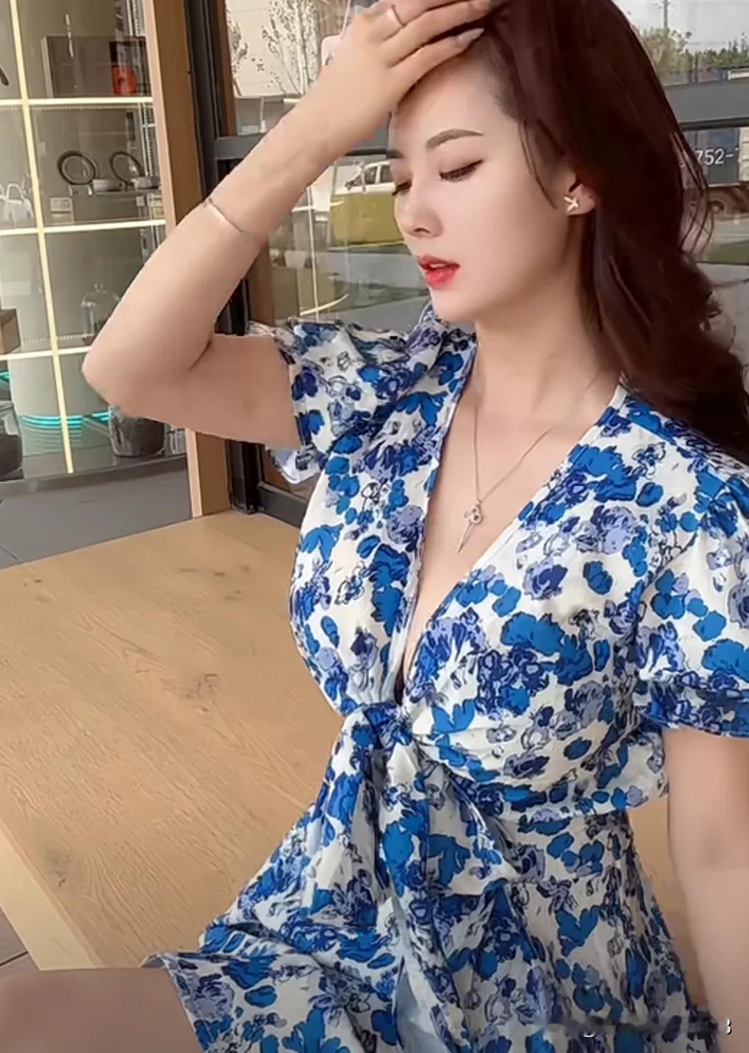 婚姻最怕静音
两个人话越多，婚姻越快乐，
不管是柴米油盐还是鸡毛蒜皮，
甚至是孩