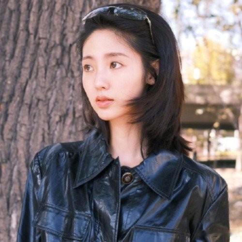 邢菲压双实线调头被曝，24小时火速道歉，交规面前无特权
 
明星开车违规这事不算