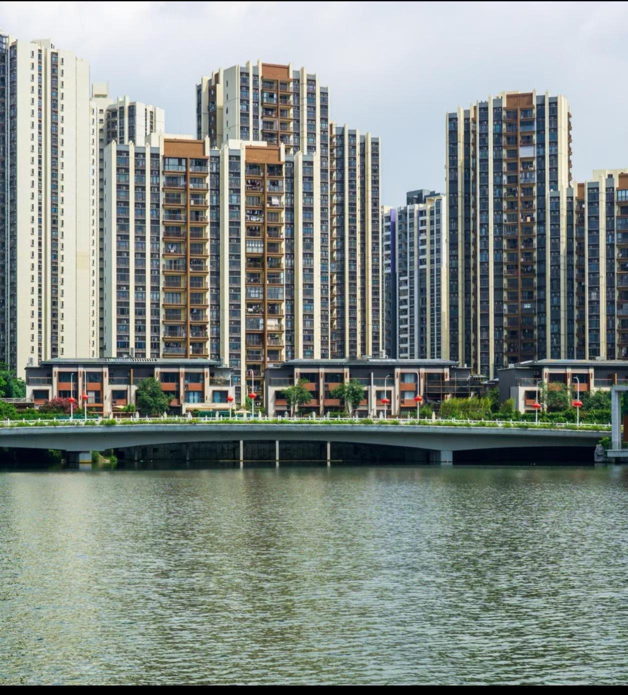 平淡是真
2026年的春节，平静得很，电影仅国安片惊蛰无声有点内涵，科技脸杨幂适