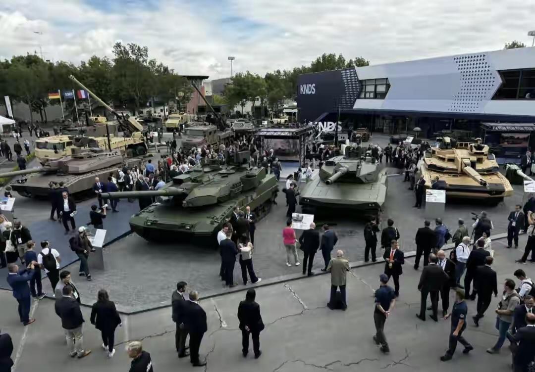 “豹”2A8 坦克亮相，重金打造“过时武器”

        比利时陆军认知网