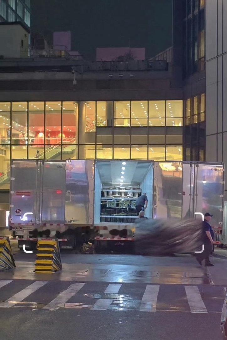 霉霉婚礼上的道具霉霉婚礼上的道具看起来还挺可爱的，小圆桌子绿色植物🌳！ 