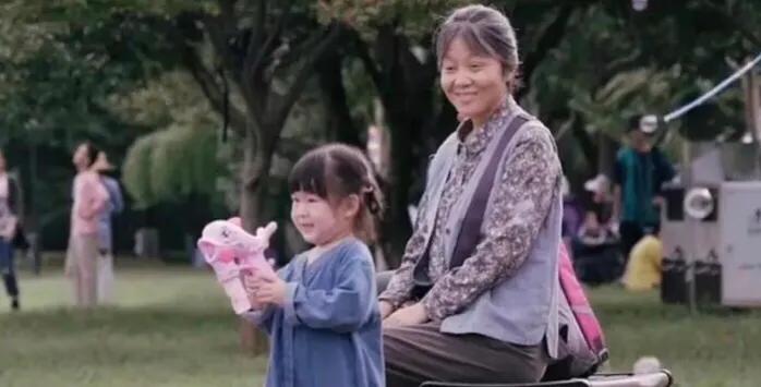 闫妮都演外婆的角色了，而43岁的叶璇还在扮演一个十几岁的少女，56岁的蒋雯丽更是