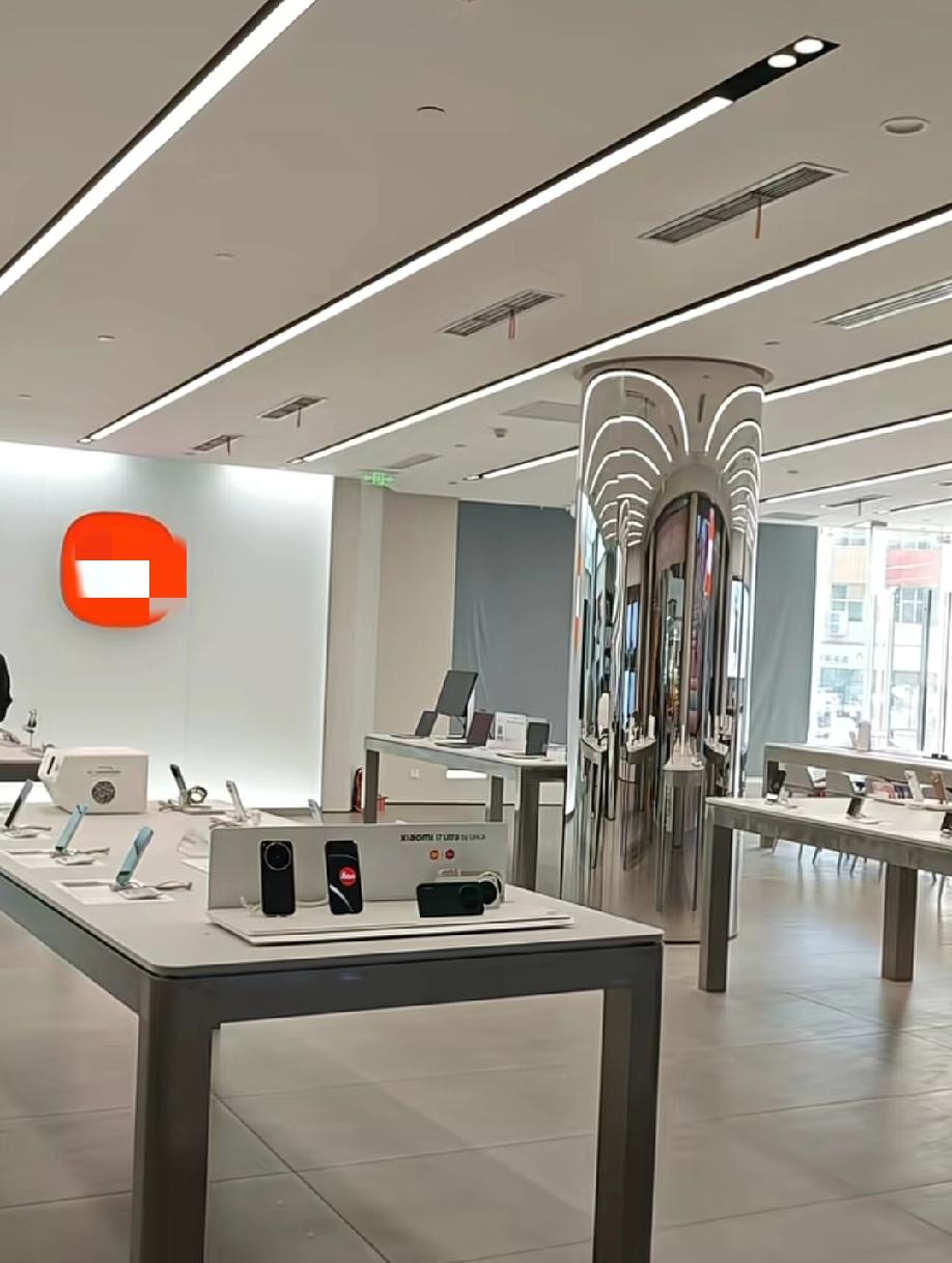 4月1日，山西运城。某知名手机品牌门店工作人员晒出了他们门店一天的销售数据:客流