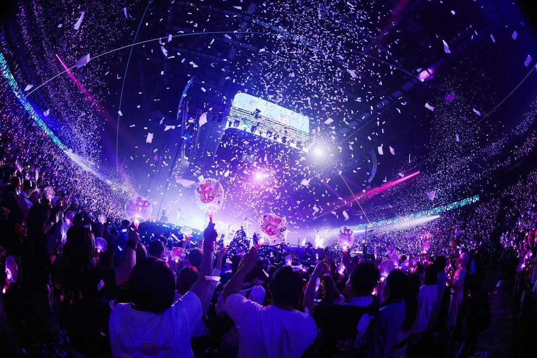 抽4个人去看演唱会！酒店+机票+演唱会门票全包！不要的可折现6000元！想干嘛干