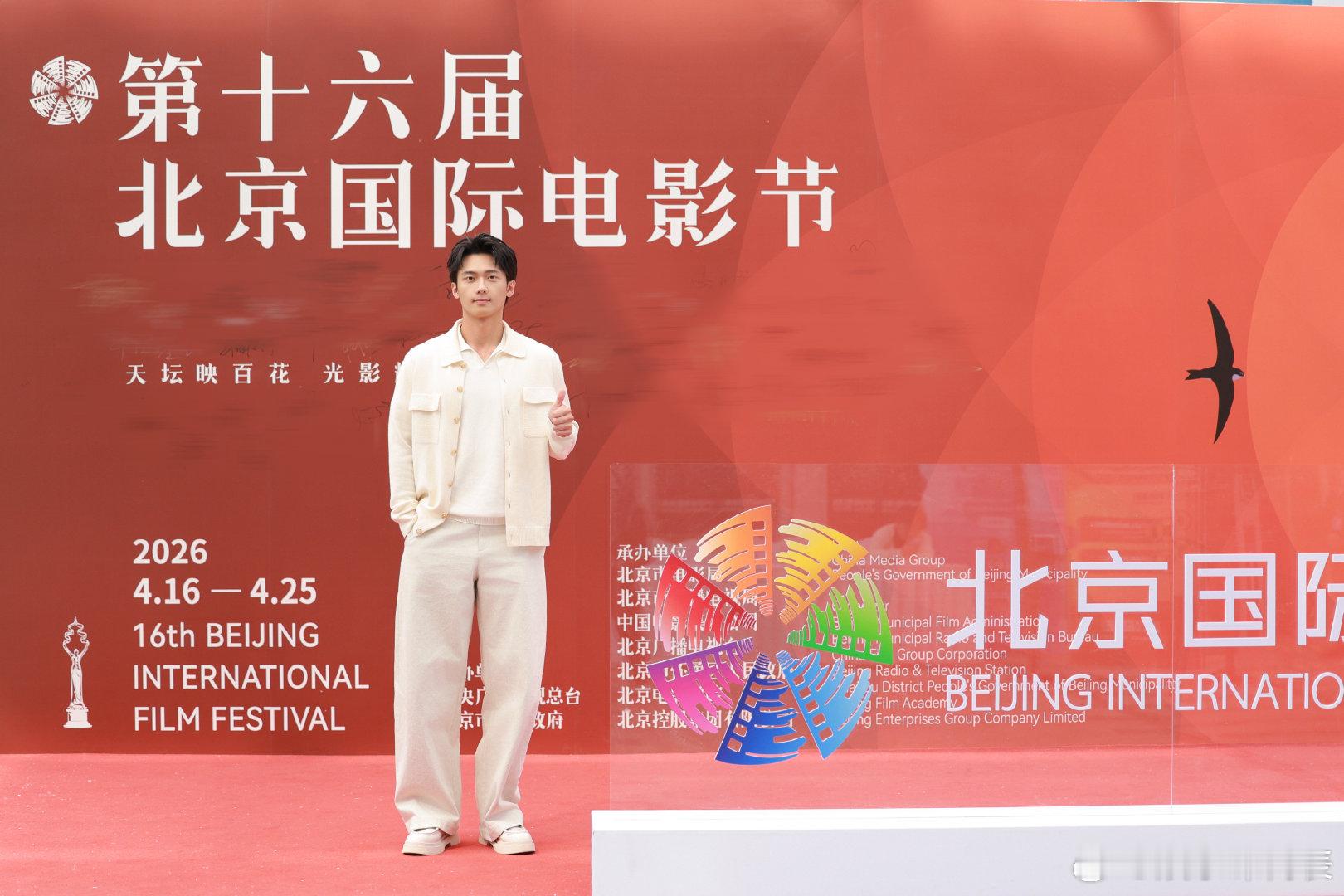 吴汉坤不希望把脸授权给AI 曾出演过《封神》三部曲的青年演员吴汉坤，今日在新浪娱