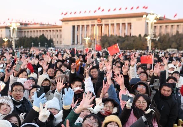 现在中国真正强大的地方，不是军事力量的强大，也不是科技的强大，而是中国有14亿人