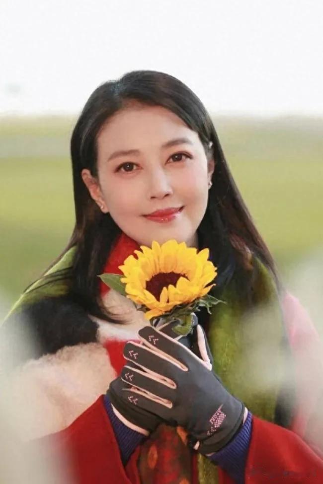 20位英年早逝的明星，哪一位的离开最让你意难平？
1、李小龙：华人武术家、演员、