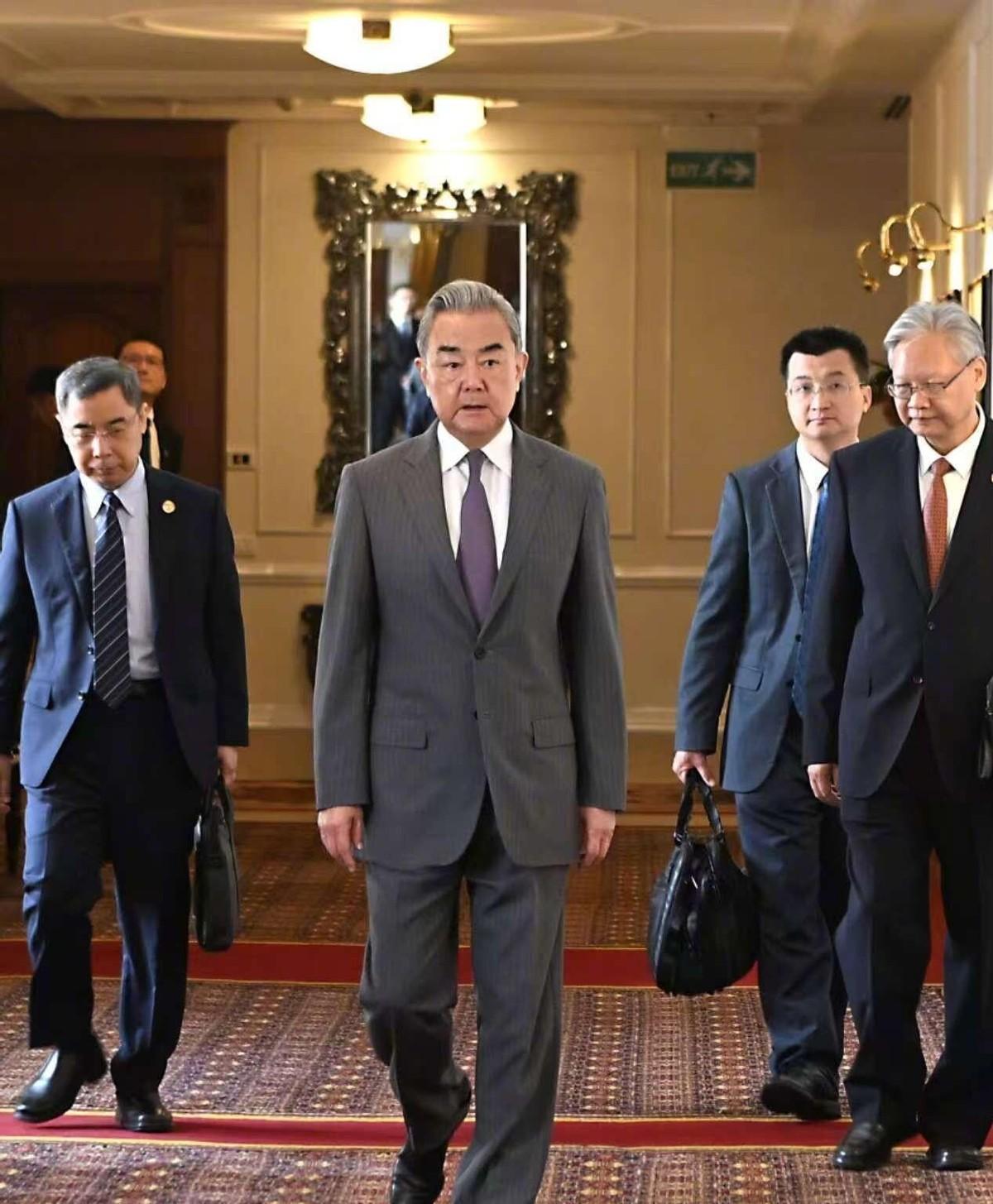德黑兰刚签完备忘录，人已经追到新德里了。
备忘录还热内扎米普尔追人递话
六天之内