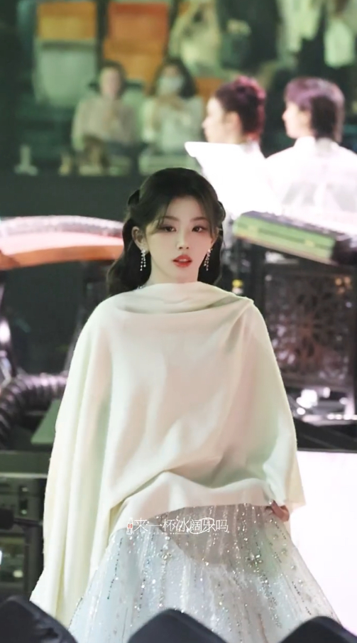 孔雪儿邪恶水蜜桃洗白了 不得了啦！孔雪儿从“邪恶水蜜桃”华丽转身，在星光大赏拿奖