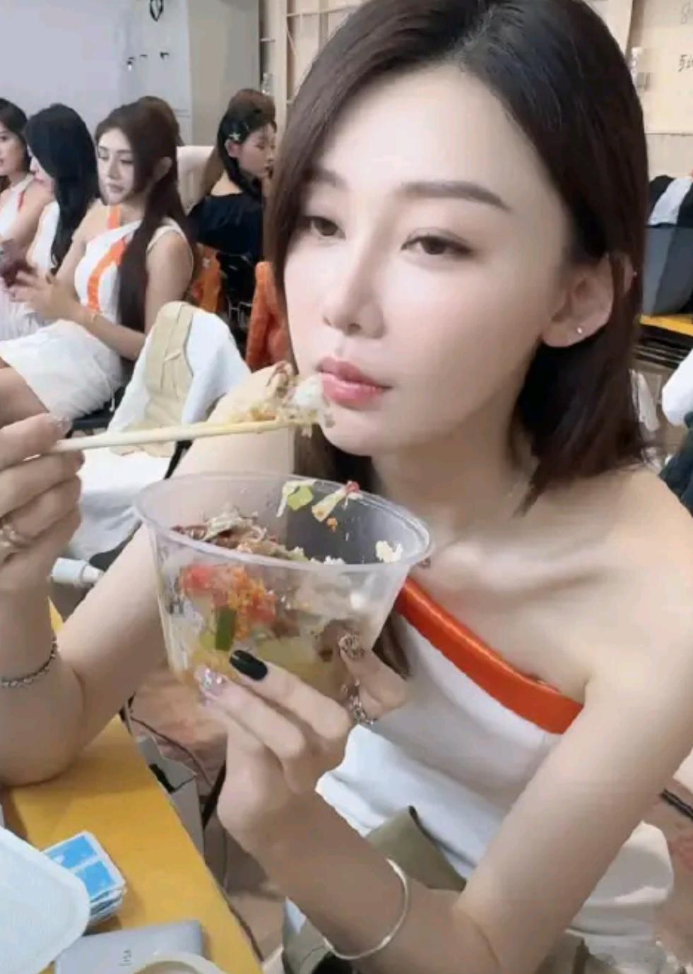 洋洋高锐·最最温馨、吗◎羞花重现……吗◎此时此刻……呀怎么这么……芳这么让人……