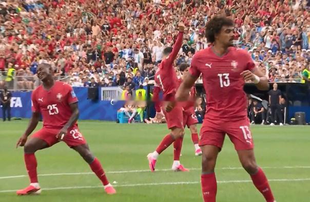 葡萄牙vs乌兹别克斯坦 门德斯破门 2-0了 好快！世界杯