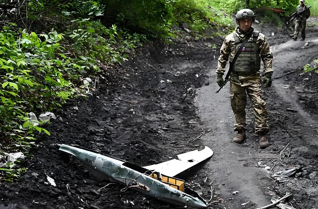 俄乌那边又炸锅了，俄罗斯直接亮出硬核操作，一晚上就干下来206架乌克兰无人机，这