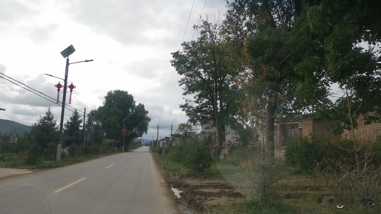 今天早上维护了几个办公室的电脑，都是些“小故障”：缺鼠标的，显示器没有打开电源开