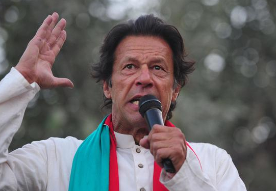 巴基斯坦近日召见英国驻巴副高级专员，要求调查一段网络视频。视频显示，一名女子在英