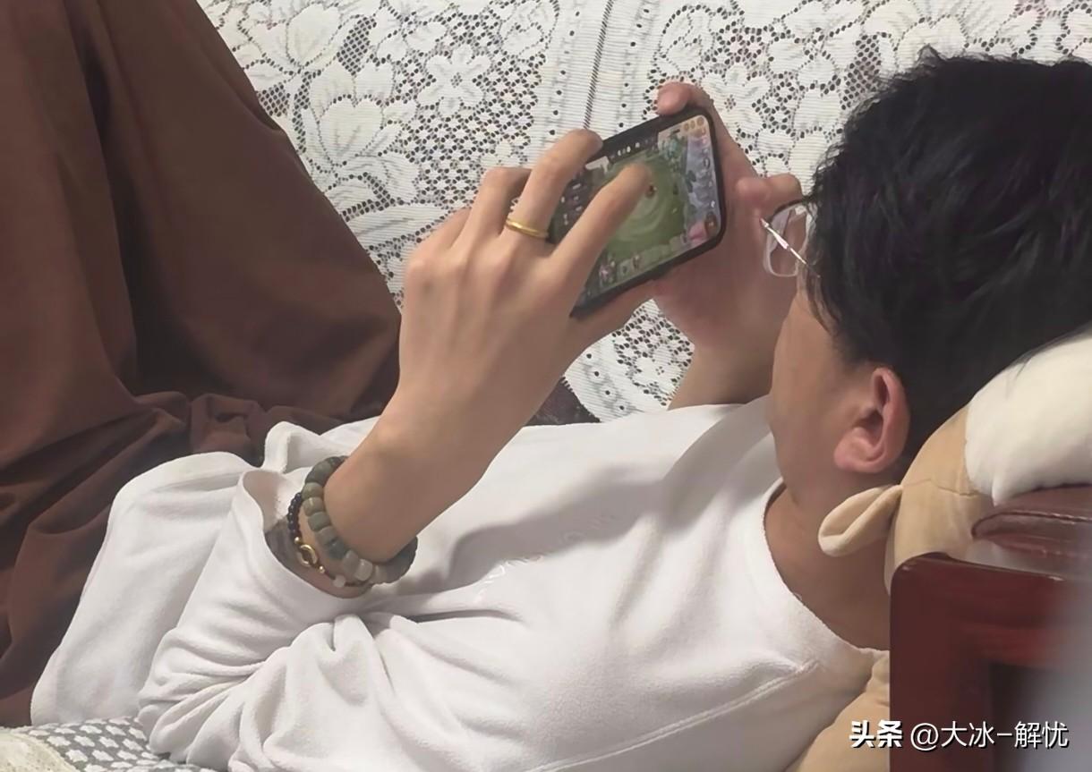 千万不要同居，这是我闺蜜的亲身经历。我闺蜜离婚后，一时耐不住寂寞找了一个小5岁的