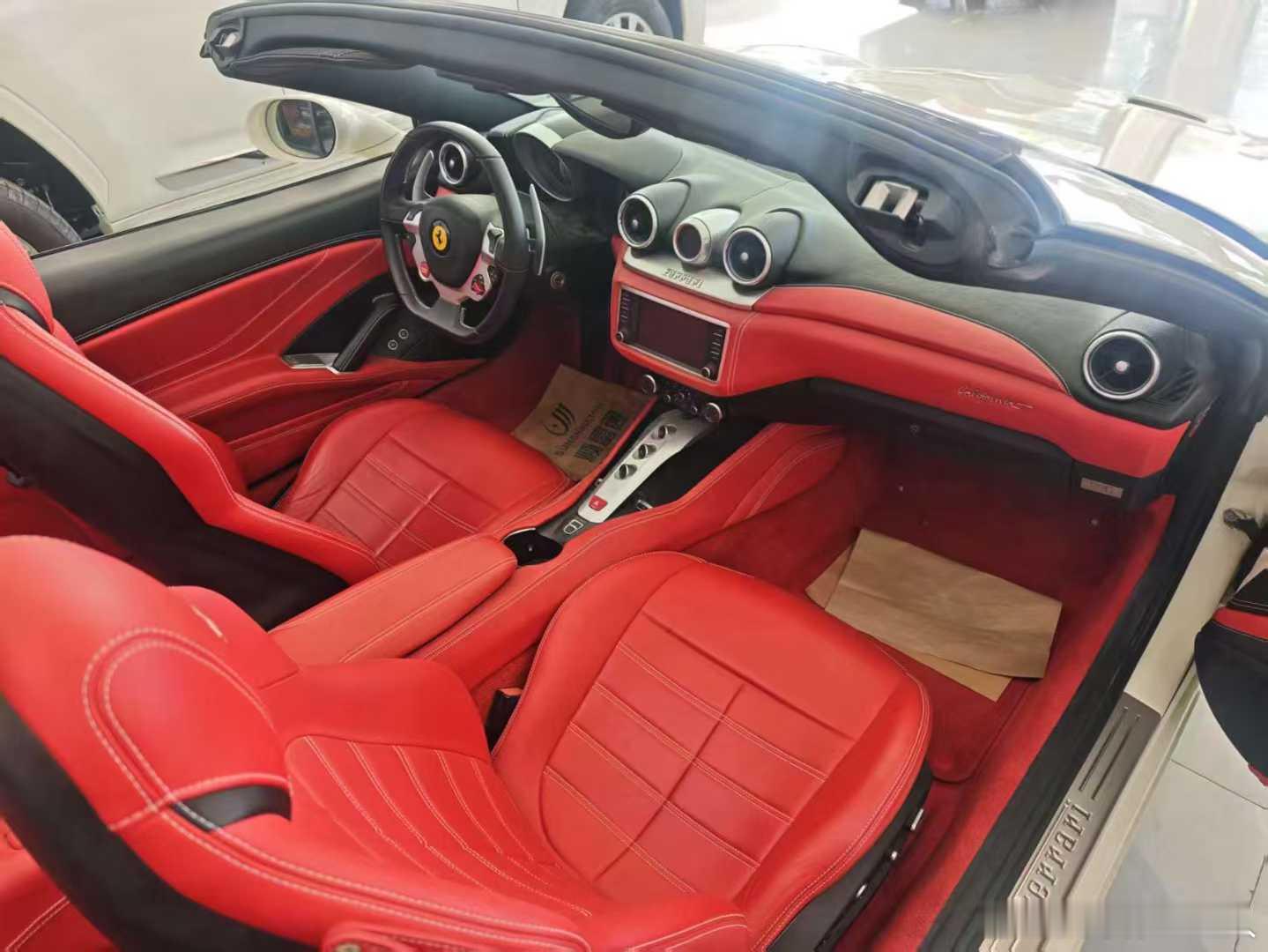 法拉利California加州，极少公里数、特殊车型与配置色、15年5000公里