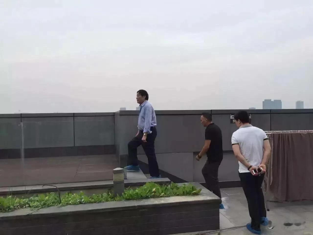 2016年，那个时候我26岁，亲自开车去娃哈哈总部接宗总，宗总也很热情，我热情给