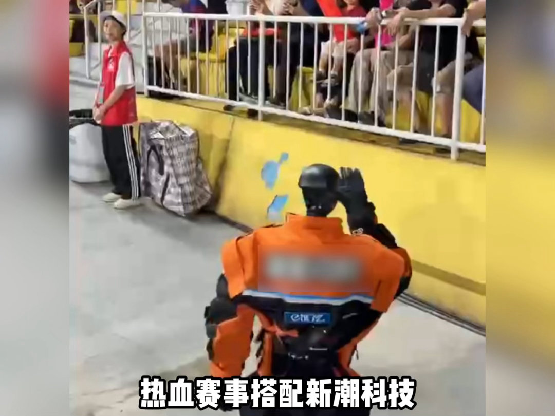 广州全国首创球场机器人送餐 被粤超的科技操作惊到了！全国首创球场机器人送餐，看台