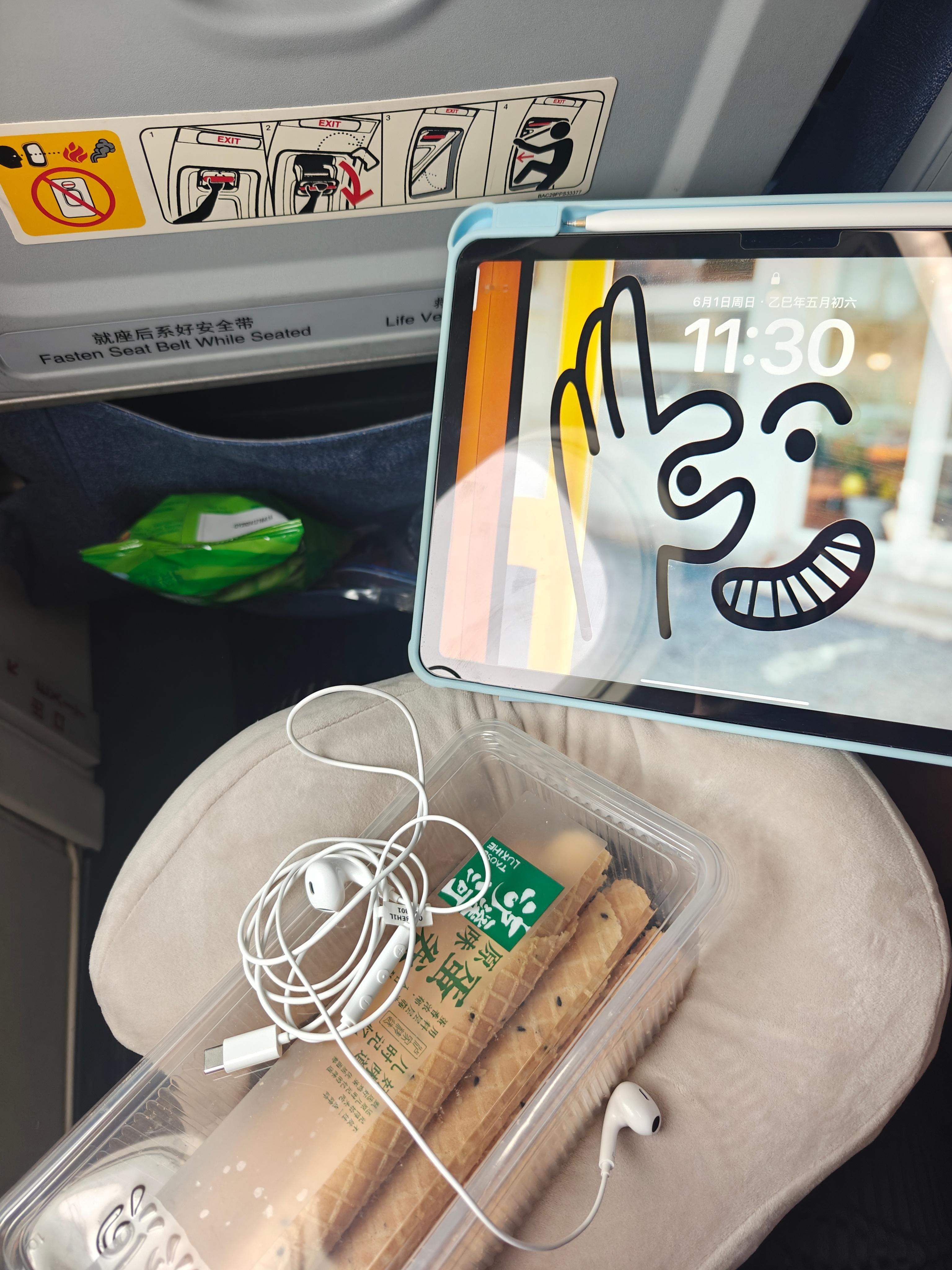儿童节快乐哇～六一儿童节 今天是6小时飞机套餐ipad看剧，小零食补能昨天刚看完