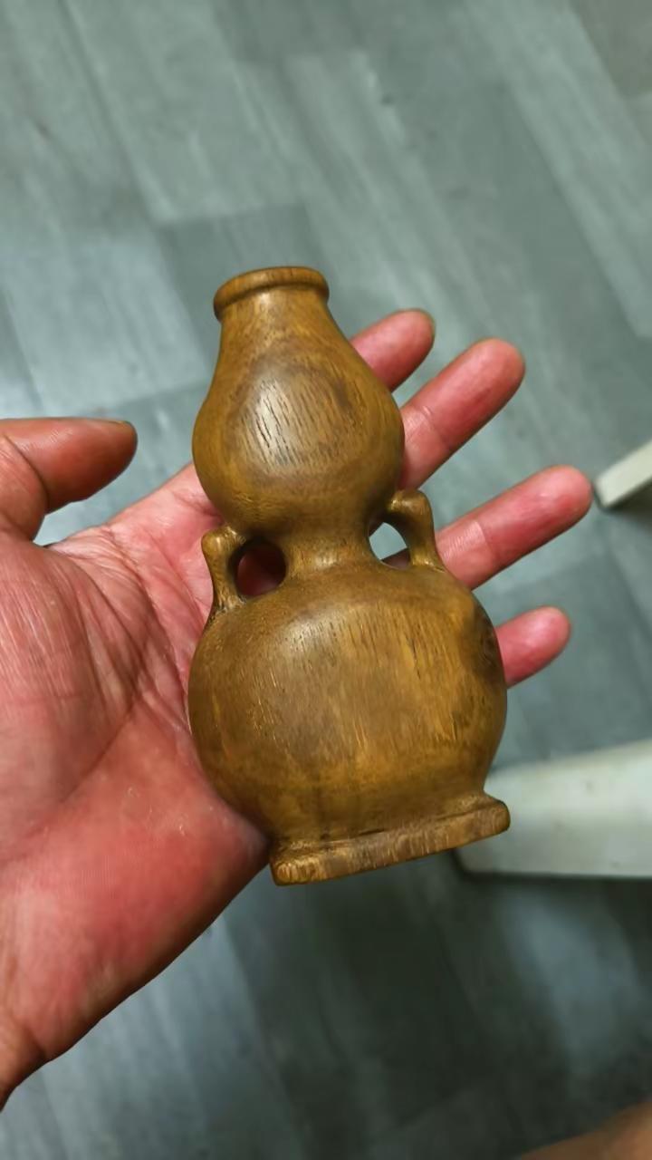 玩黄花梨可以自我沉淀。这么普通的木头，当年木匠皇帝朱由校为什么会着迷？梁思成为什