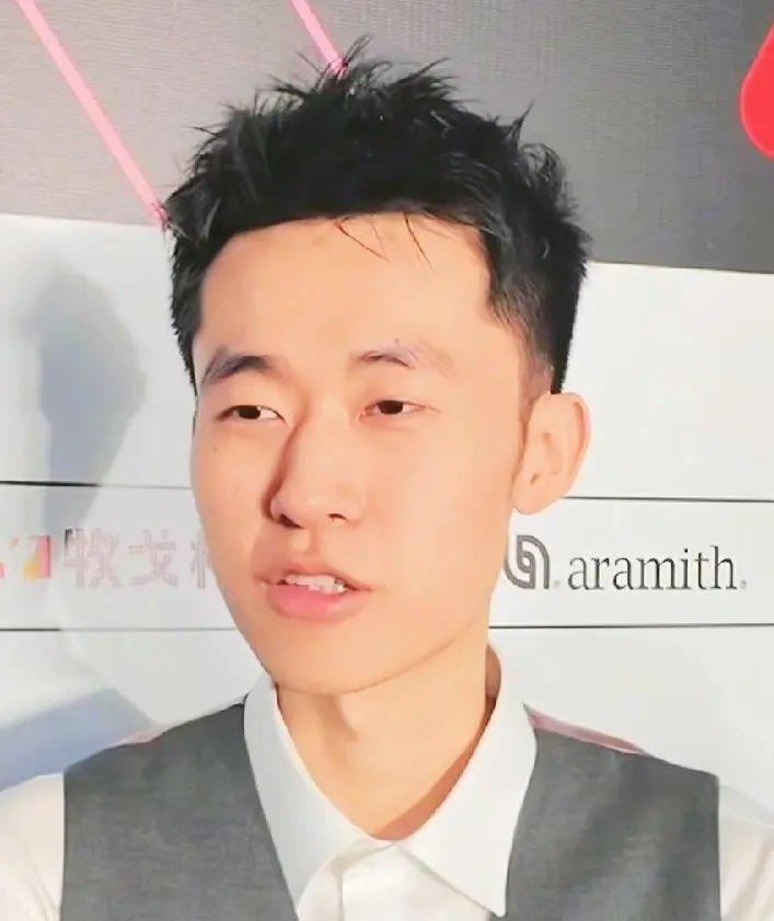 常冰玉夺冠与妈妈张丽萍合影。
夺冠唯一遗憾，爸爸没来，正如赛后常冰玉所说，非常感