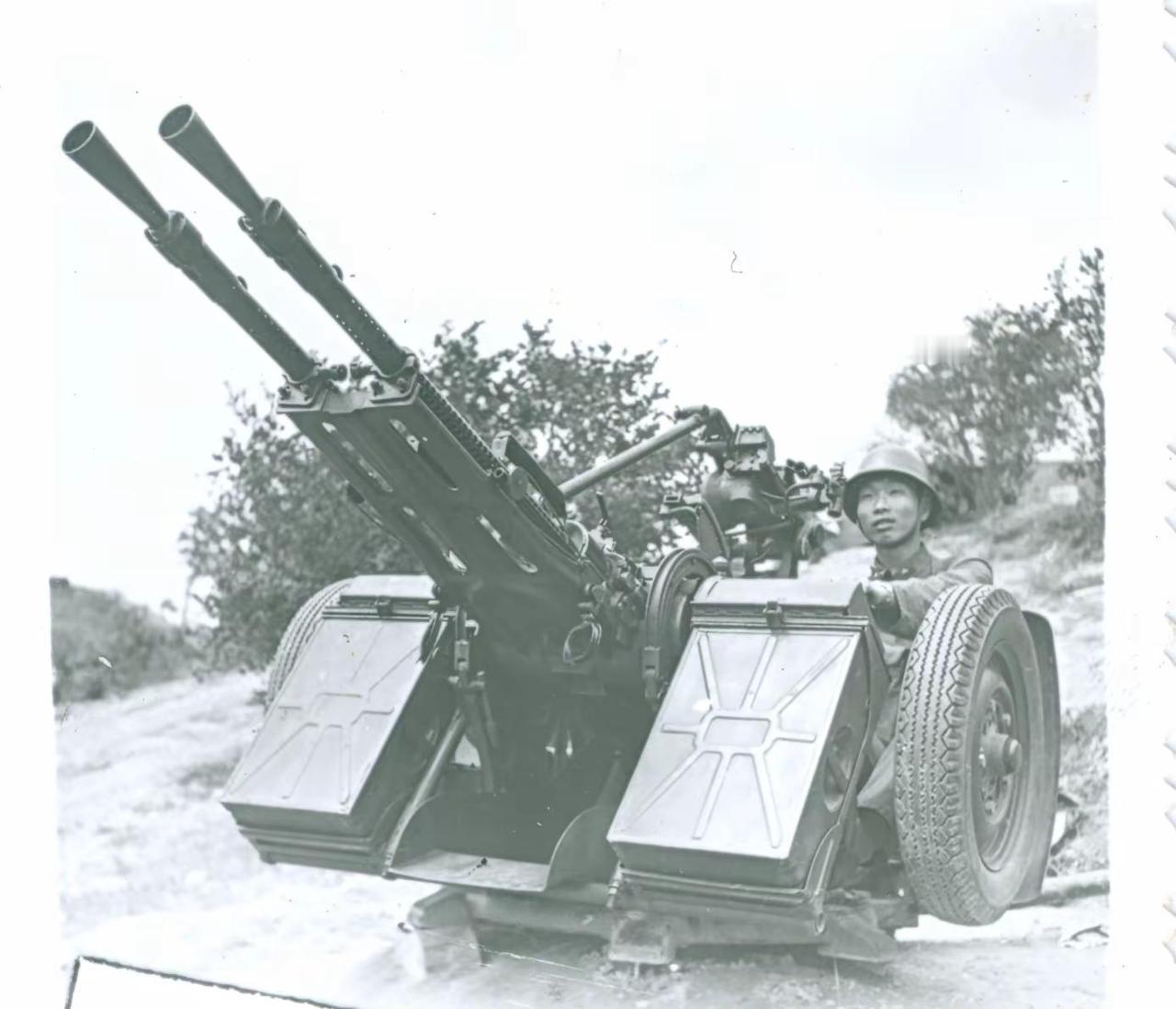 67军598团的汽车兵司庆泉，在前线负责接运伤员和烈士，