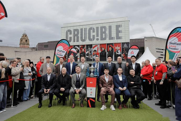 吴宜泽更新社媒晒世锦赛种子选手合影：这些人会打球吗